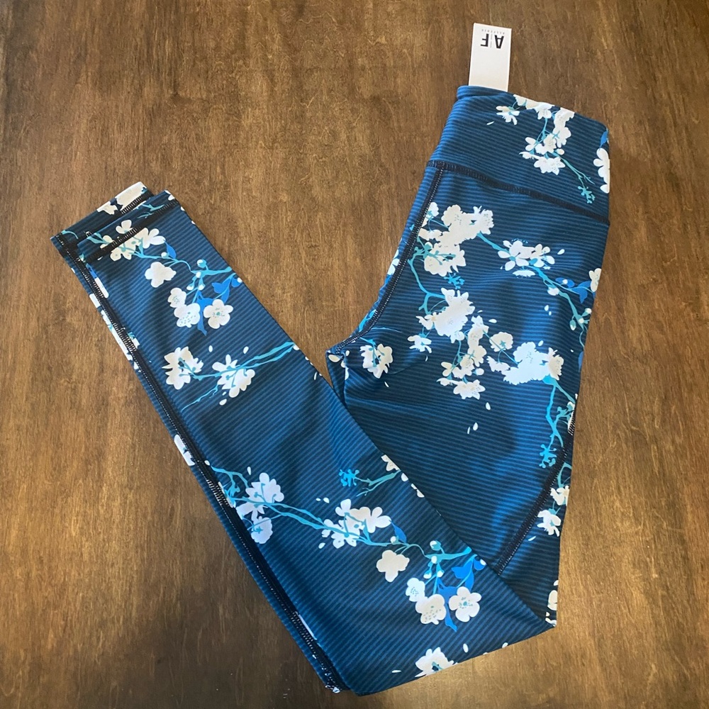 NWT XS ALLFENIX LEGGINGS WAISTBAND POCKET